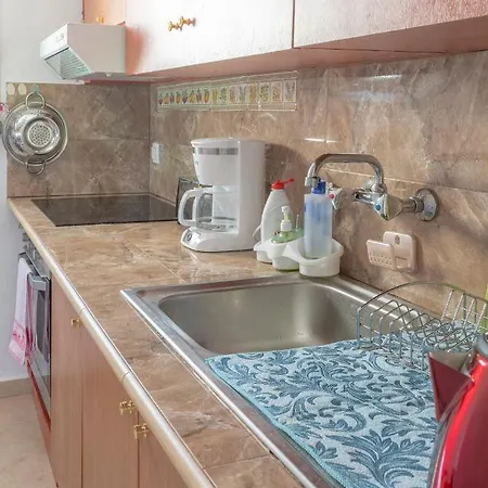 בית נופש Emilios Stone House *